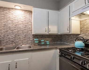 1305 Memorial Drive Drive - Photo Thumbnail 5