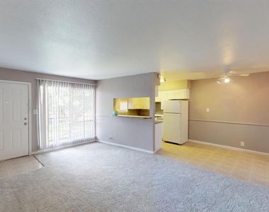 1305 Memorial Drive Drive - Photo Thumbnail 9