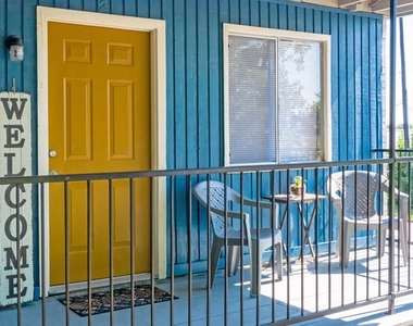 1305 Memorial Drive Drive - Photo Thumbnail 1