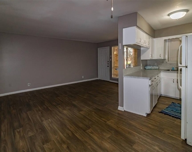 1305 Memorial Drive Drive - Photo Thumbnail 6