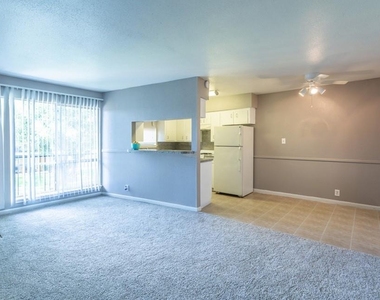 1305 Memorial Drive Drive - Photo Thumbnail 11