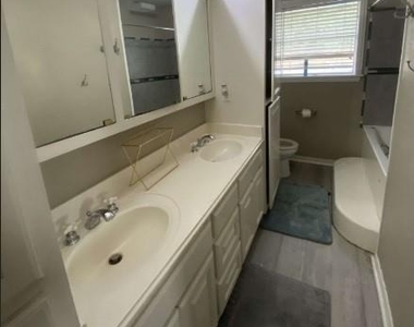 303 S 17th Street - Photo Thumbnail 16