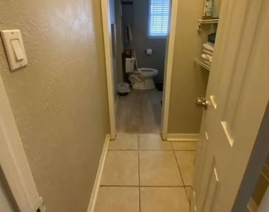 303 S 17th Street - Photo Thumbnail 12