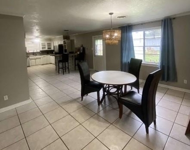 303 S 17th Street - Photo Thumbnail 11