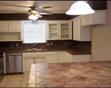 303 S 17th Street - Photo Thumbnail 2
