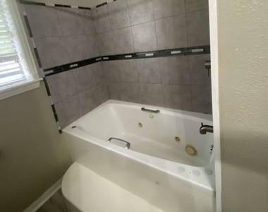 303 S 17th Street - Photo Thumbnail 17