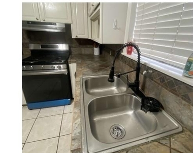 303 S 17th Street - Photo Thumbnail 6