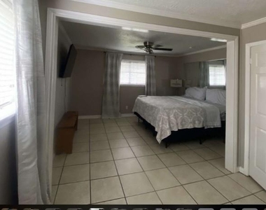 303 S 17th Street - Photo Thumbnail 15