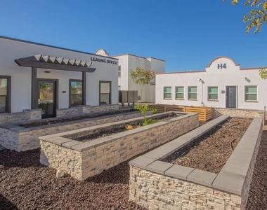 5453 Ridge St - Photo Thumbnail 3