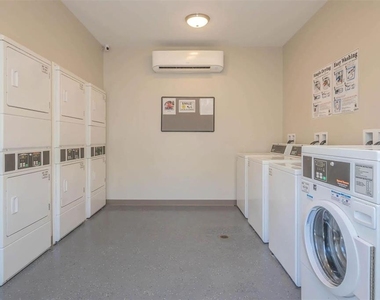 5453 Ridge St - Photo Thumbnail 10