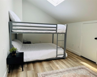 1504 Southmore Boulevard - Photo Thumbnail 16