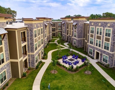 13802 Napoli Drive - Photo Thumbnail 11