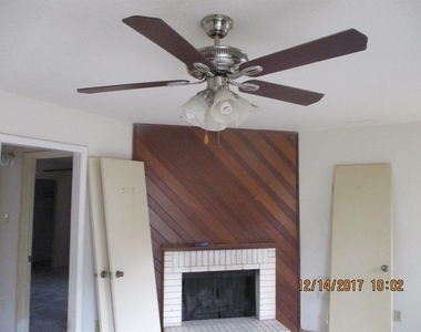 10826 Sugar Hill Drive - Photo Thumbnail 5