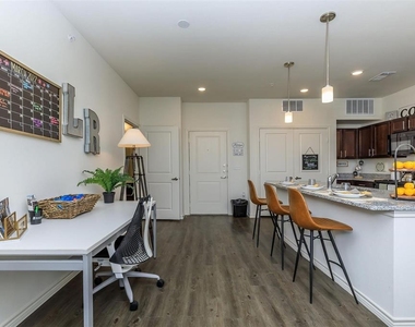 7011 Mckinney Falls Parkway - Photo Thumbnail 16