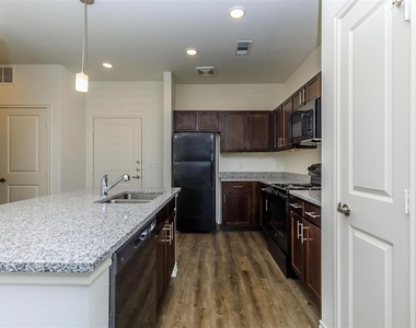 7011 Mckinney Falls Parkway - Photo Thumbnail 11
