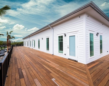 12 Evia Main Unit 2203 Street - Photo Thumbnail 1