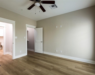 12 Evia Main Unit 2203 Street - Photo Thumbnail 5