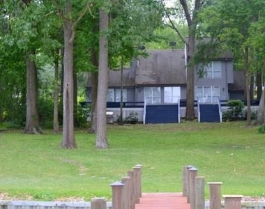 241 Se Lake Oaks Boulevard Boulevard Ne - Photo Thumbnail 8