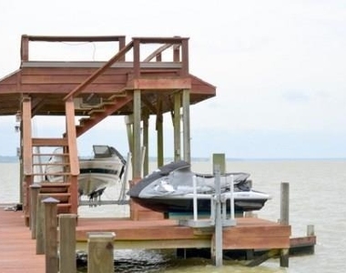 241 Se Lake Oaks Boulevard Boulevard Ne - Photo Thumbnail 14
