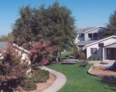 5710 66th Ave - Photo Thumbnail 2