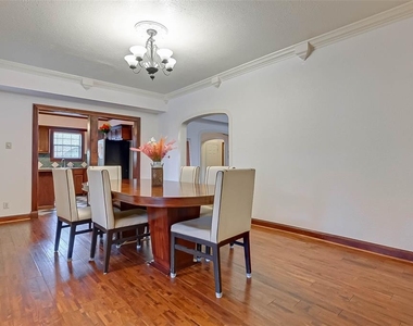 2412 Oakdale Street - Photo Thumbnail 14