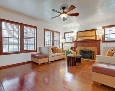 2412 Oakdale Street - Photo Thumbnail 4