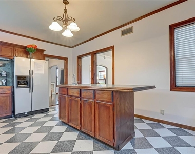 2412 Oakdale Street - Photo Thumbnail 15