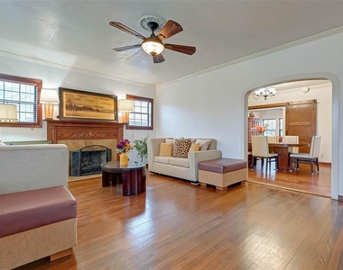 2412 Oakdale Street - Photo Thumbnail 9