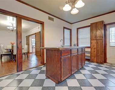 2412 Oakdale Street - Photo Thumbnail 18
