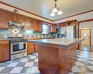 2412 Oakdale Street - Photo Thumbnail 16