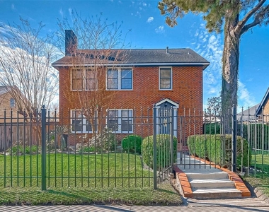 2412 Oakdale Street - Photo Thumbnail 3
