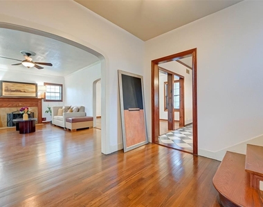 2412 Oakdale Street - Photo Thumbnail 5