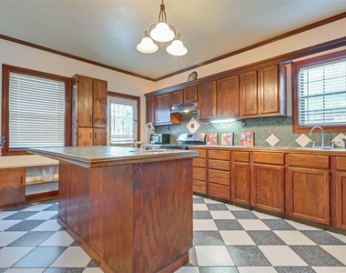 2412 Oakdale Street - Photo Thumbnail 17