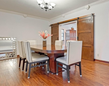 2412 Oakdale Street - Photo Thumbnail 12