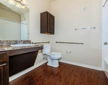 2800 Rodeo Rd - Photo Thumbnail 4