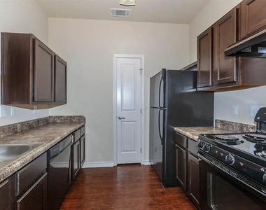 2800 Rodeo Rd - Photo Thumbnail 2