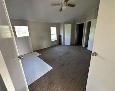 102 Bailey Street - Photo Thumbnail 9