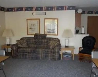 995 Meadow Ln - Photo Thumbnail 6