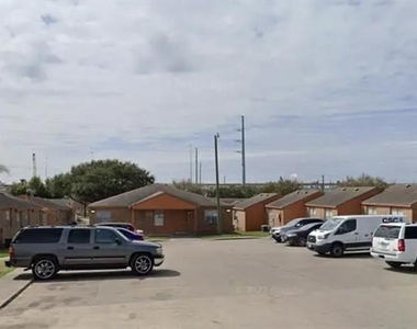 901 N Alameda - Photo Thumbnail 3