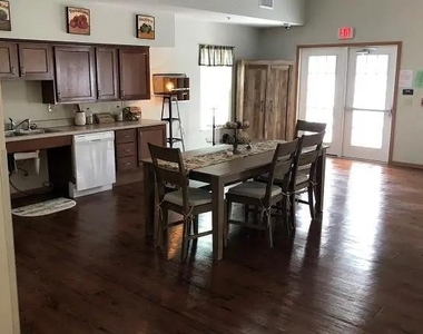 1725 Wright St - Photo Thumbnail 5