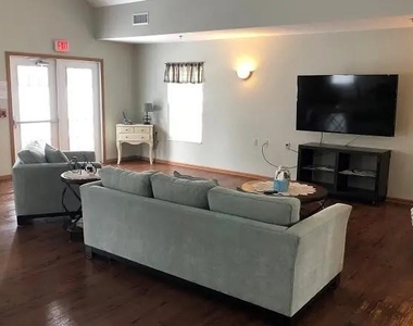 1725 Wright St - Photo Thumbnail 4
