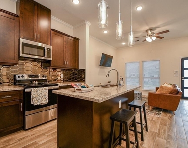 3708 Easy Street - Photo Thumbnail 2