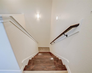 3708 Easy Street - Photo Thumbnail 14