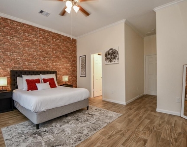3708 Easy Street - Photo Thumbnail 9