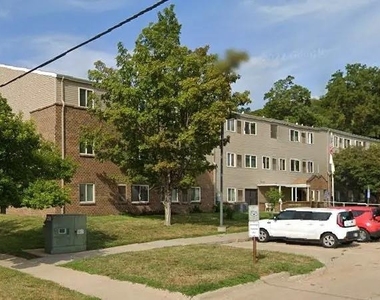 1105 S Third St - Photo Thumbnail 2