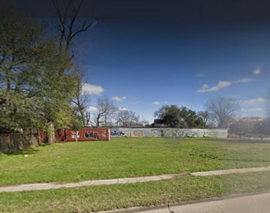 745 W 17th Street - Photo Thumbnail 5