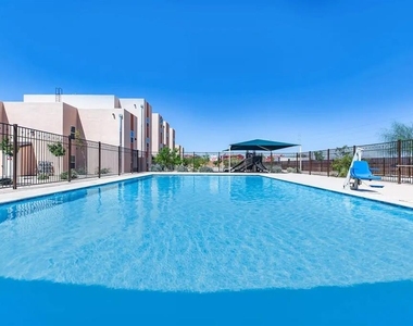 11050 Montana Ave - Photo Thumbnail 5