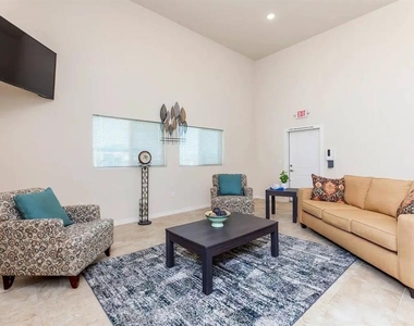 11050 Montana Ave - Photo Thumbnail 7