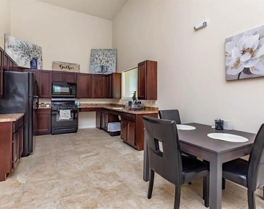 11050 Montana Ave - Photo Thumbnail 12