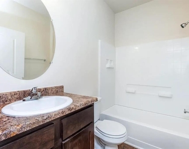 11050 Montana Ave - Photo Thumbnail 11